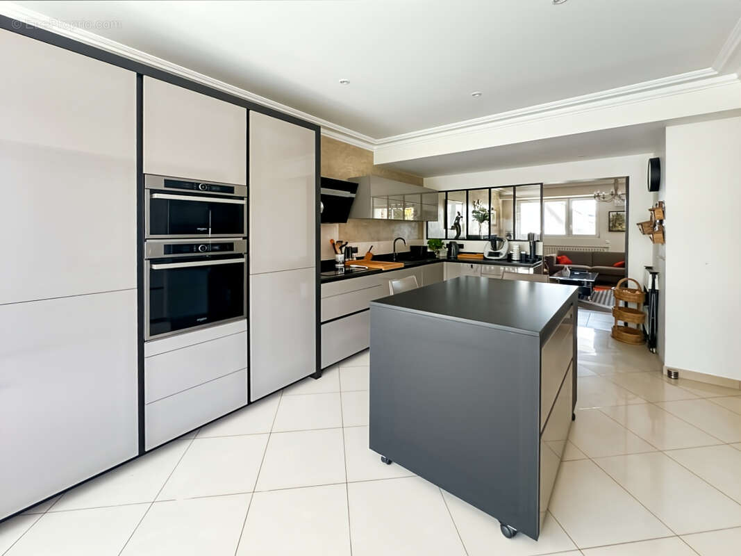 Maison à VERRIERES-LE-BUISSON