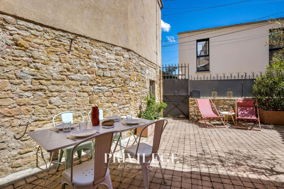 Maison à SAINT-CYR-AU-MONT-D'OR