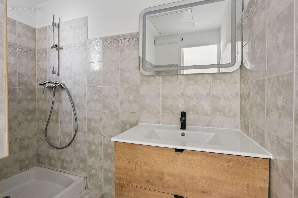 Appartement à LA FARE-LES-OLIVIERS