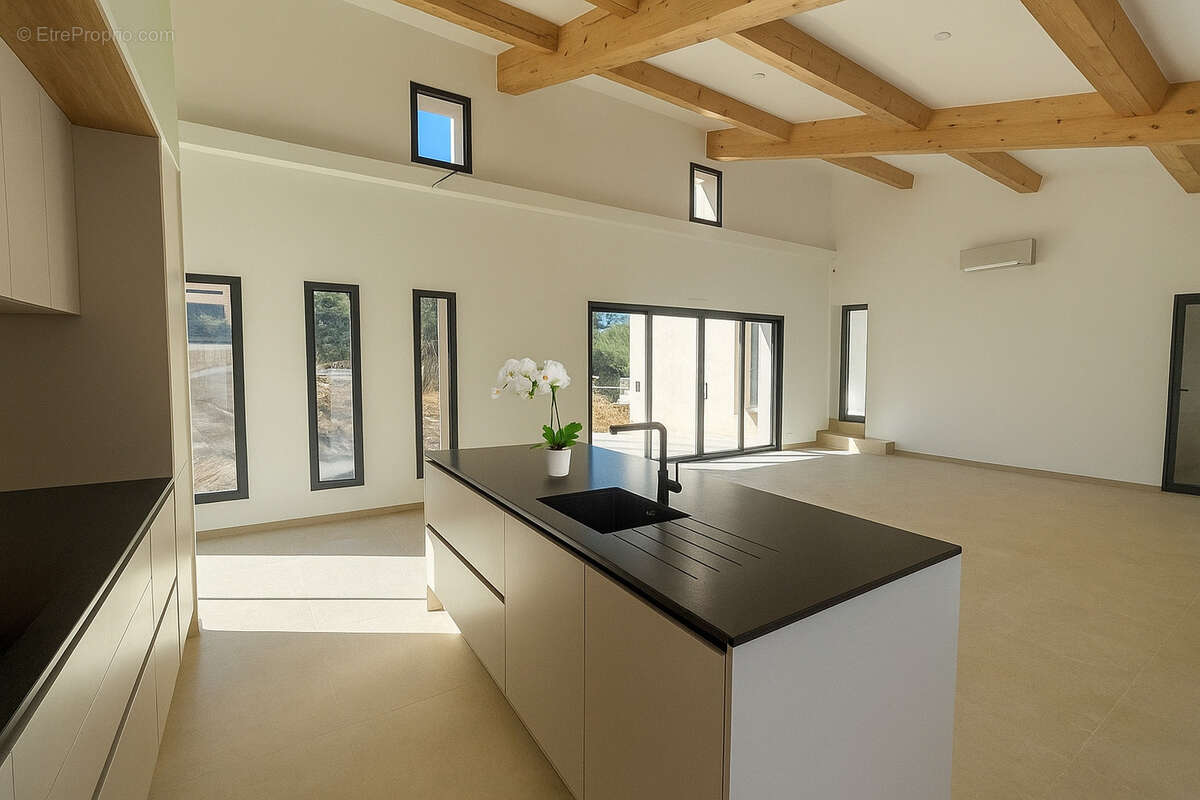 Maison à LE PUY-SAINTE-REPARADE