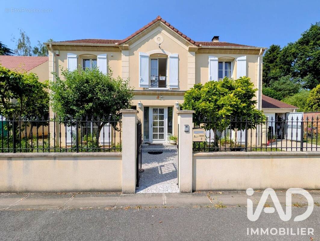 Photo 1 - Maison à EZANVILLE