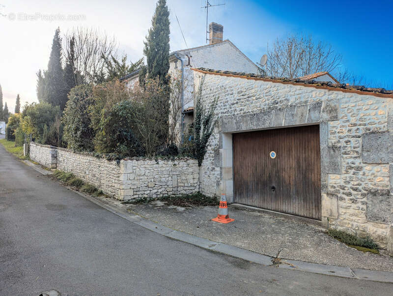 Maison à SEGONZAC