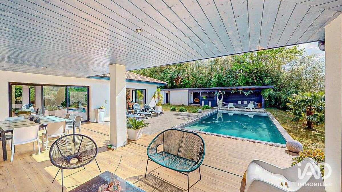 Maison 230 m² à Urrugne  - photo 7