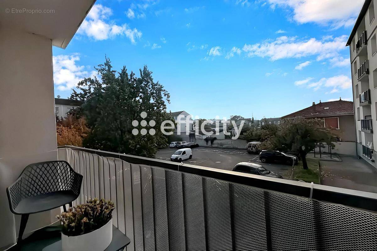 Appartement à DECINES-CHARPIEU