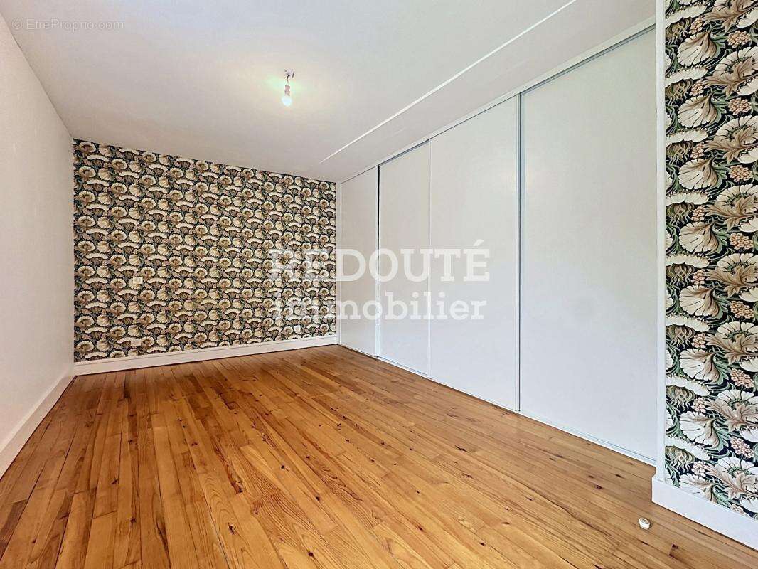 Les mesneux- maison de type 5 avec jardin et garage - photo 10
