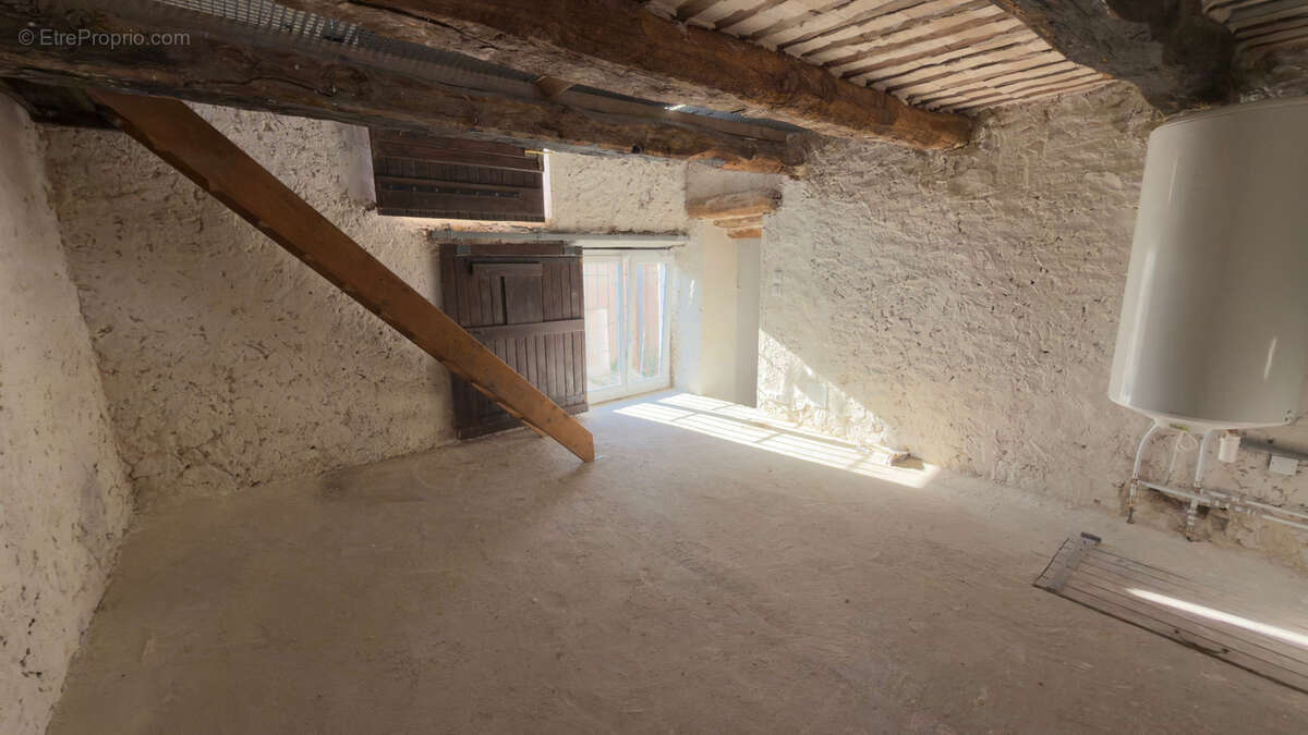 172 m2 - Grand potentiel - Toiture neuve - 10 couchages - Jardinet - photo 6