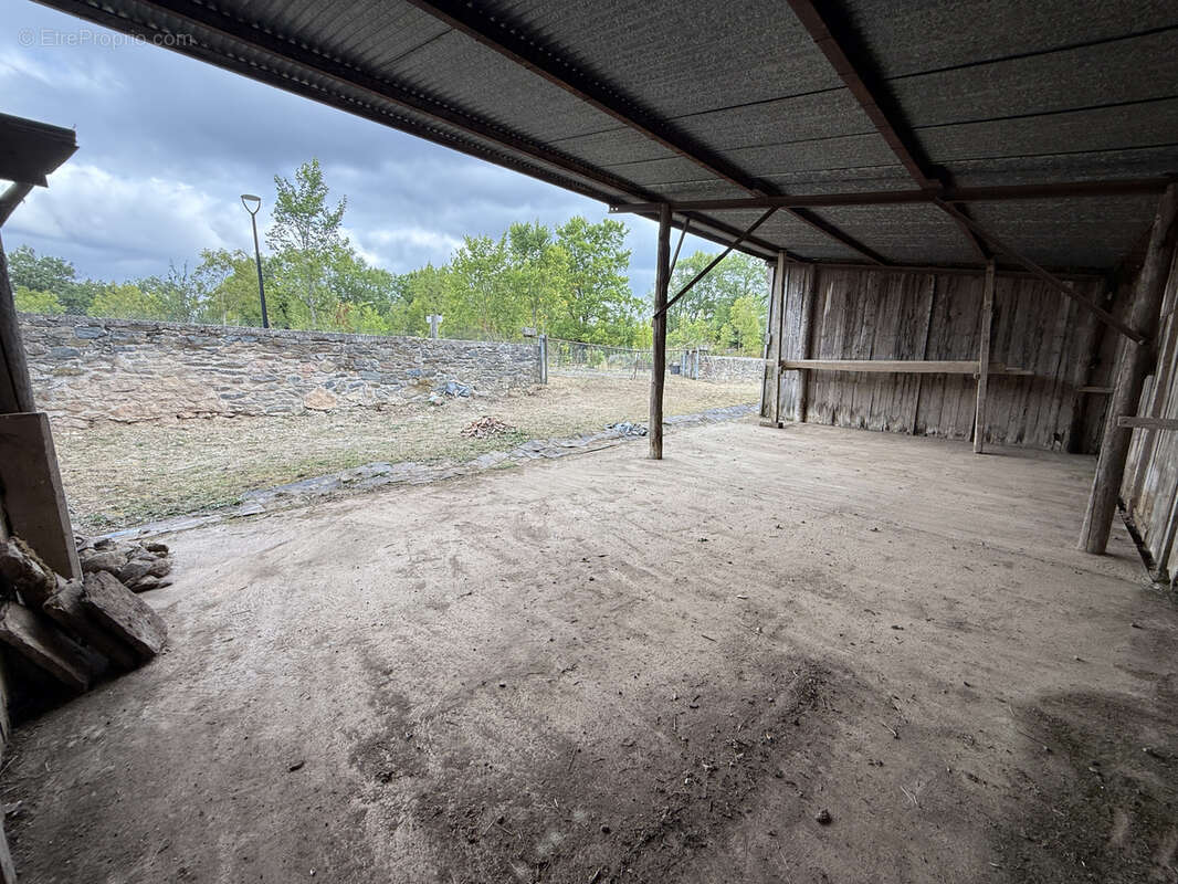 Vente dépôt avec hangar et terrain constructible Saint Affrique - photo 6