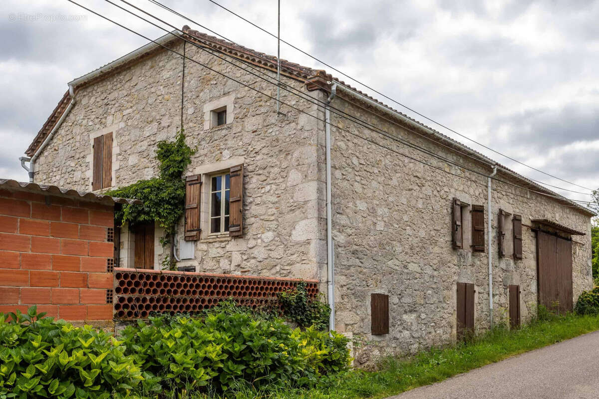 Country property to renovate - photo 3