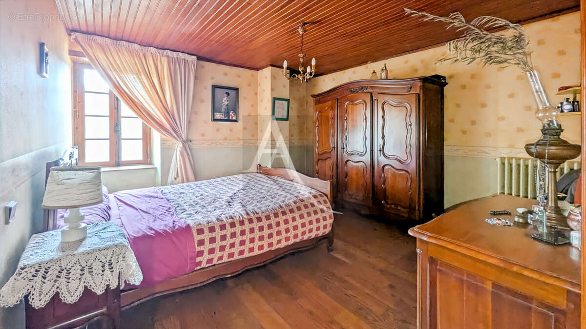 Maison à BLANQUEFORT-SUR-BRIOLANCE