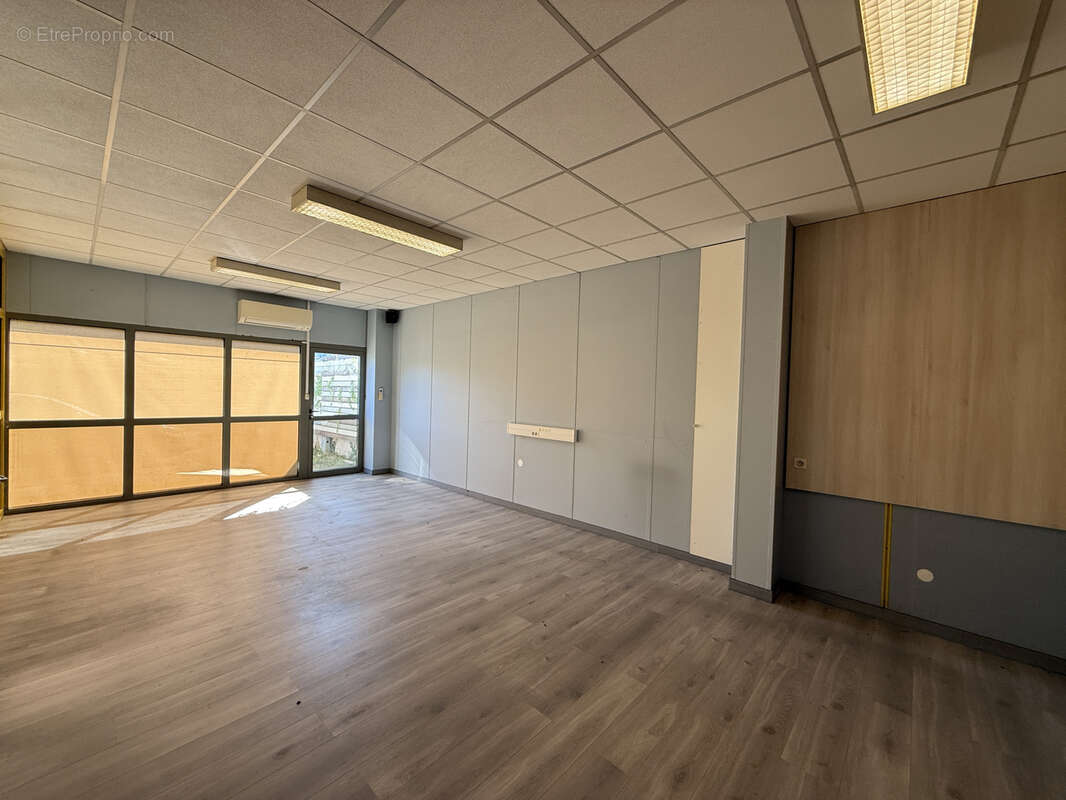 Commerce à SARLAT-LA-CANEDA