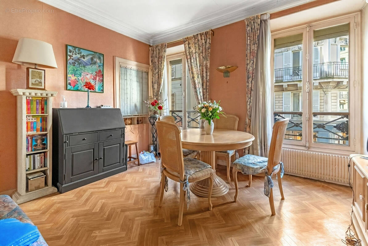 Appartement à PARIS-17E