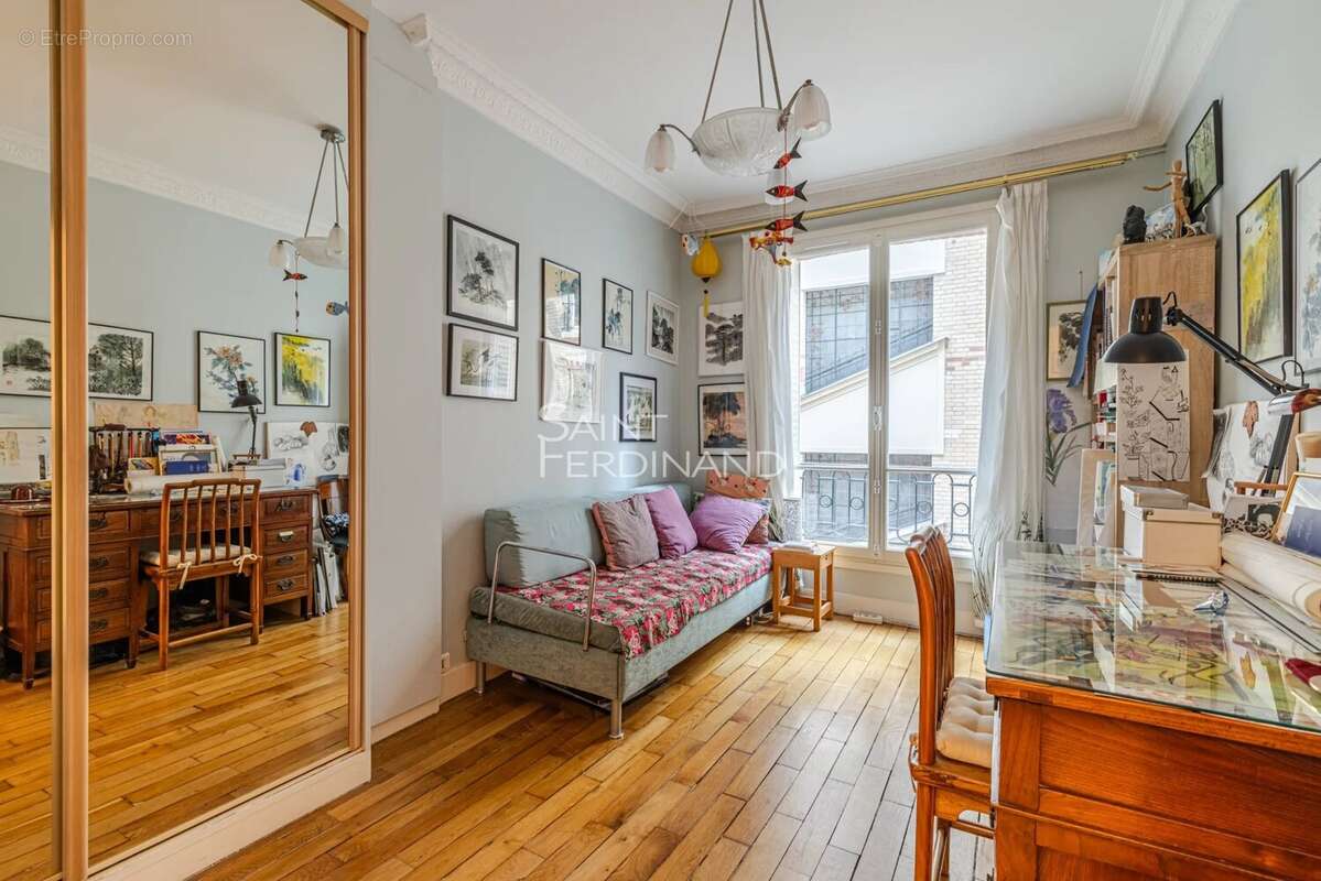 Appartement à PARIS-16E