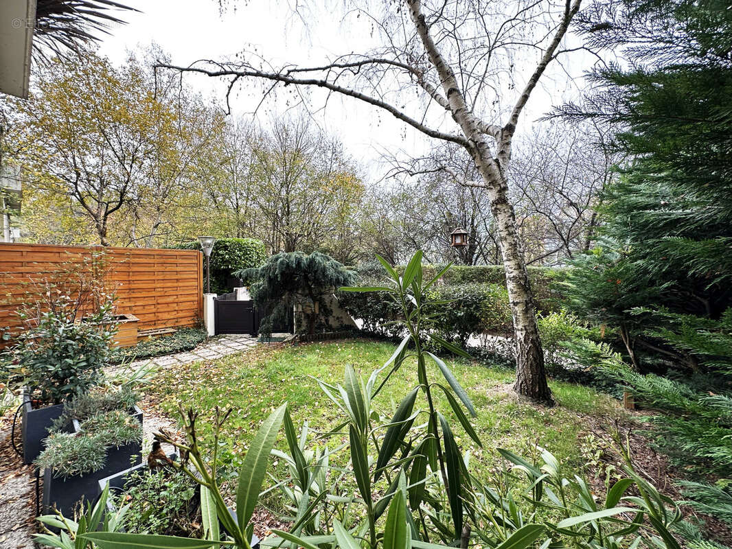 Duplex de 5 pièces de 137,03 m2 avec les deux vérandas, un double garage, un jardinet et un sous-sol total - photo 2