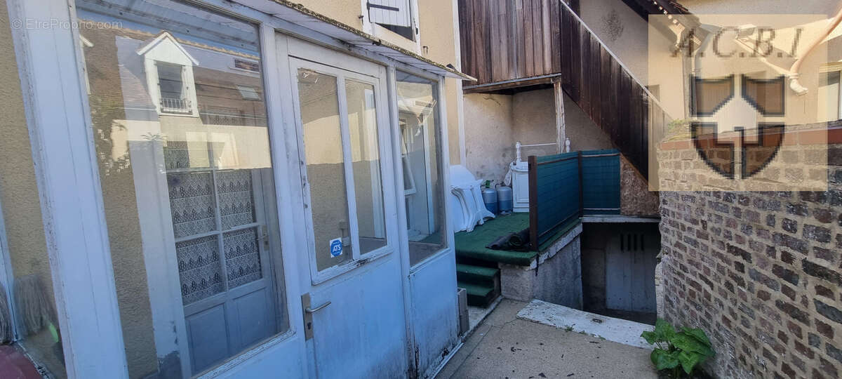 Maison à AZE