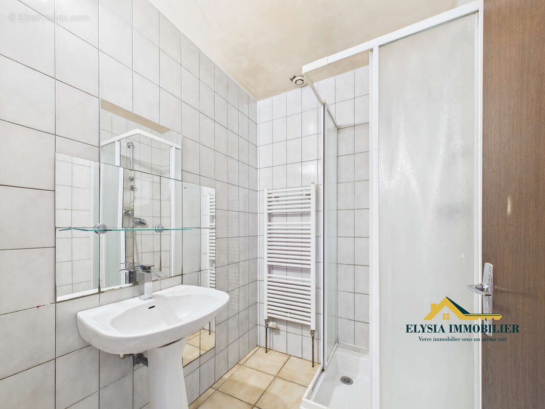 Maison à BAYONVILLE-SUR-MAD