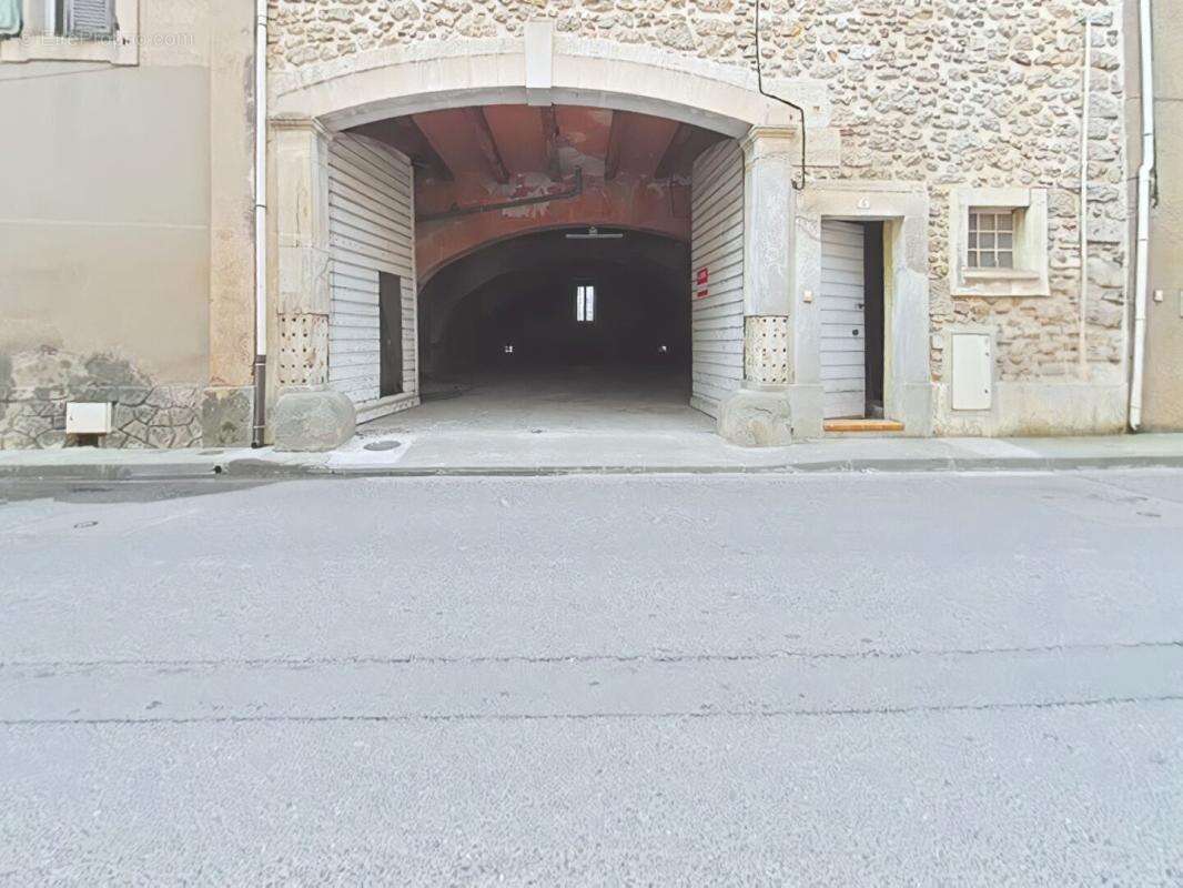 Parking à SALLELES-D'AUDE