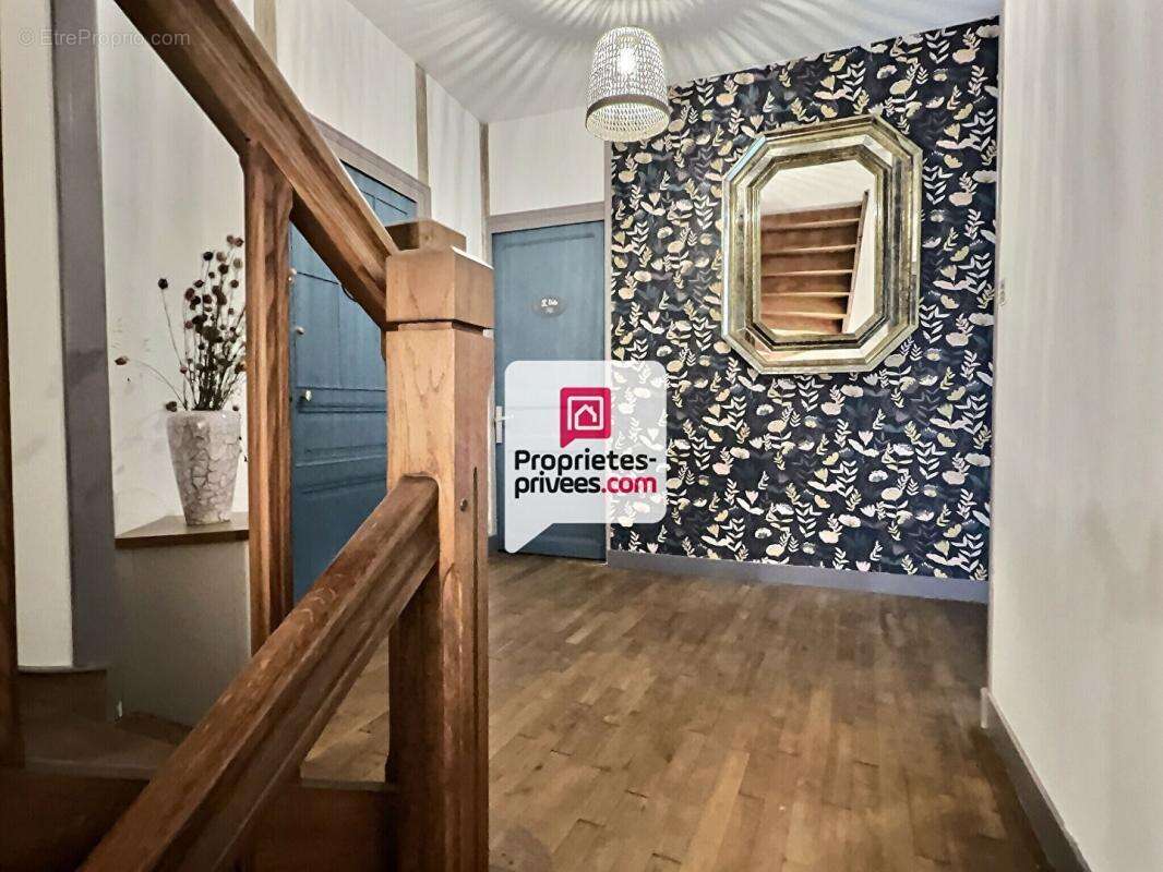 Maison de bourg T5/6 entièrement rénovée avec 4 ch. et jardin près de sa rivière sur ST-PIERRE-DE-COLE (24800) - photo 8