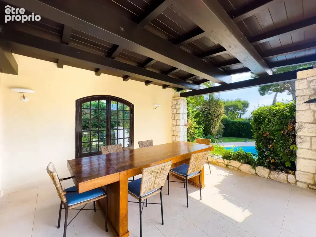 Spacieuse villa avec jardin plat et piscine - photo 22