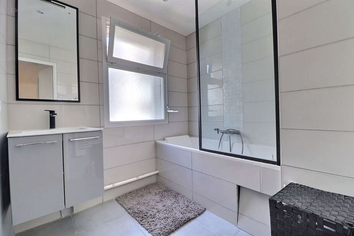 Appartement à AUBERVILLIERS