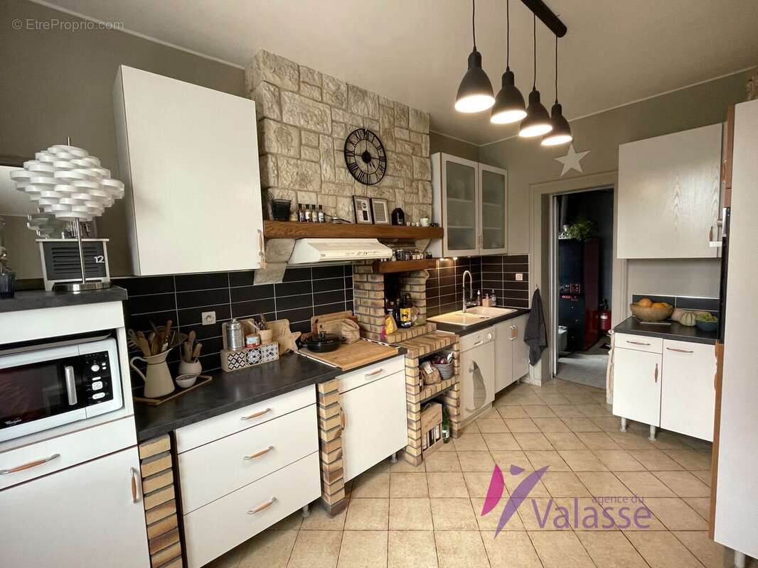 Maison à GRUCHET-LE-VALASSE