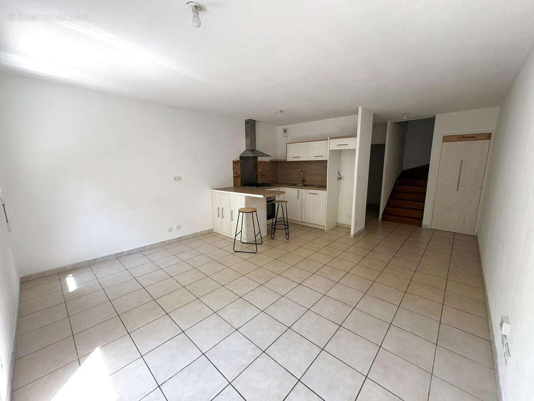Maison T3 en duplex avec terrasse, balcon et parking - Belley - photo 4