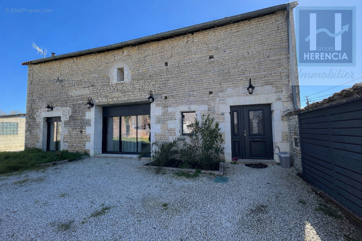 Maison à VILLEJOUBERT