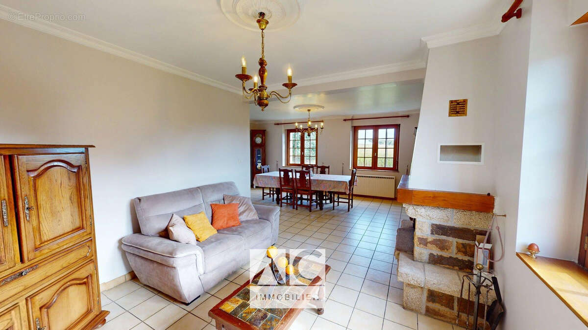 Maison à SAINTE-TREPHINE