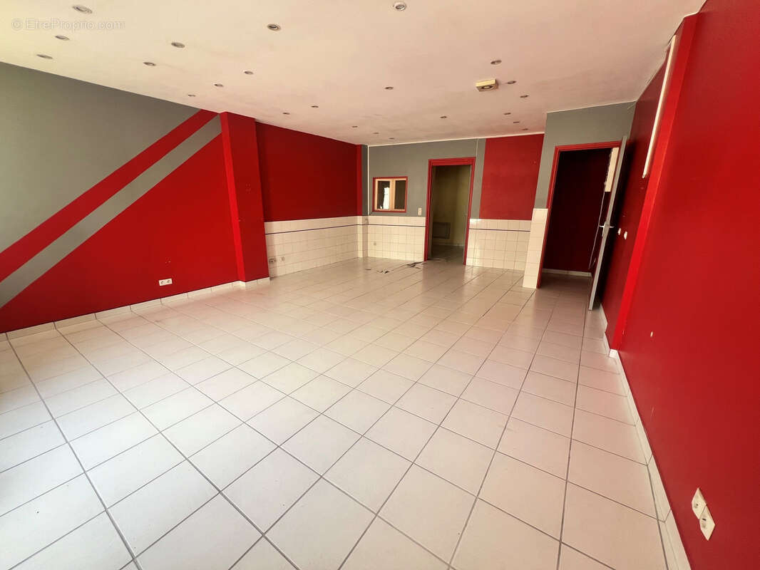 Secteur luton - local commercial professionnel de 44m2 avec vitrine - photo 4