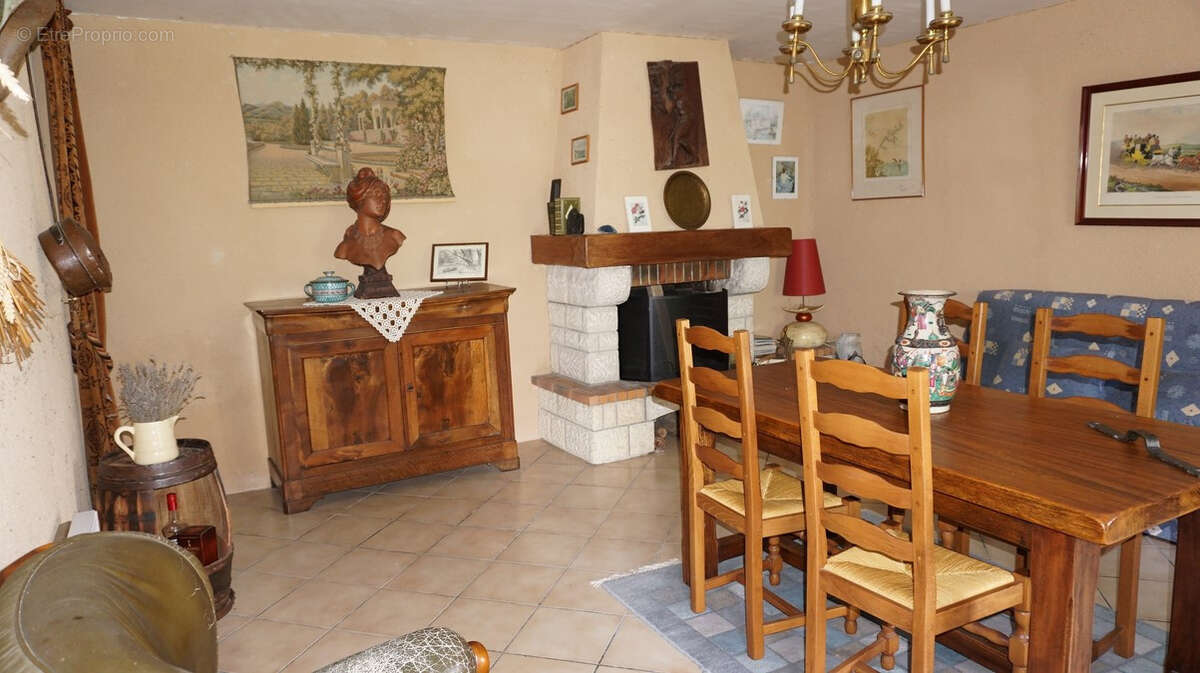 Maison à CASTELNAU-MONTRATIER