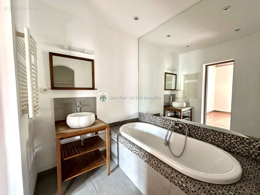 Appartement à LA COLLE-SUR-LOUP