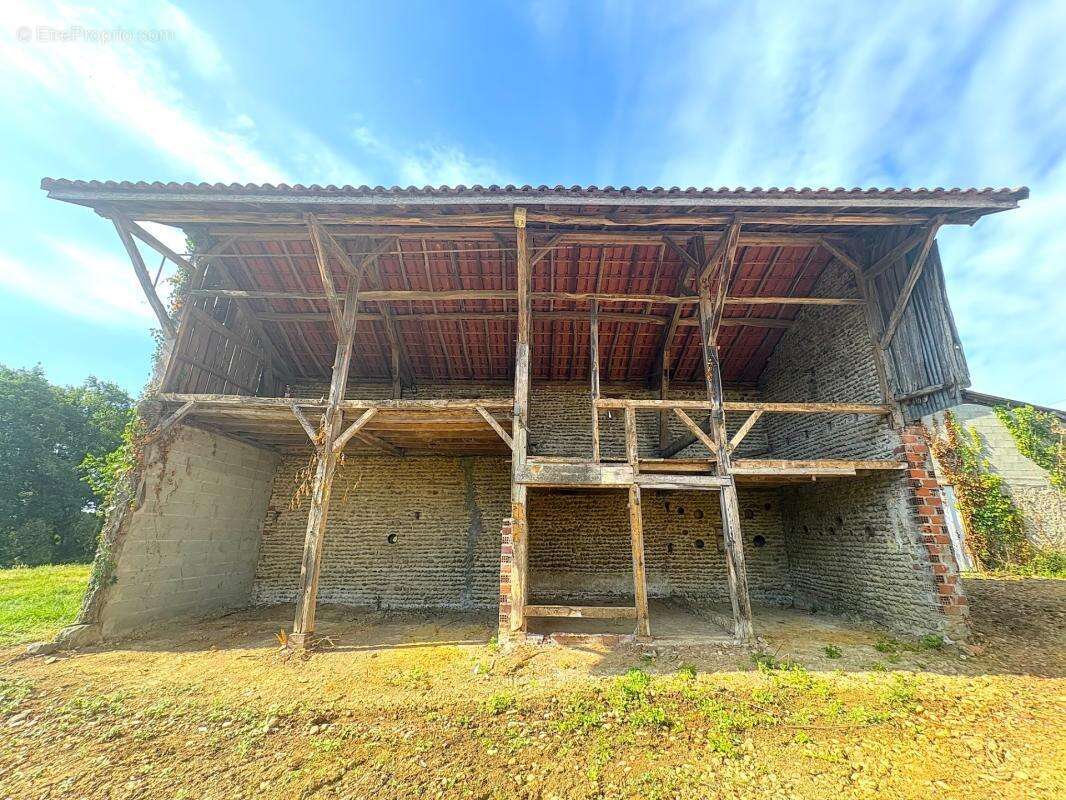 Maison à rénover avec dépendances et 16 870m2 de terrain Proche de AIRE SUR L'ADOUR (40) - photo 4