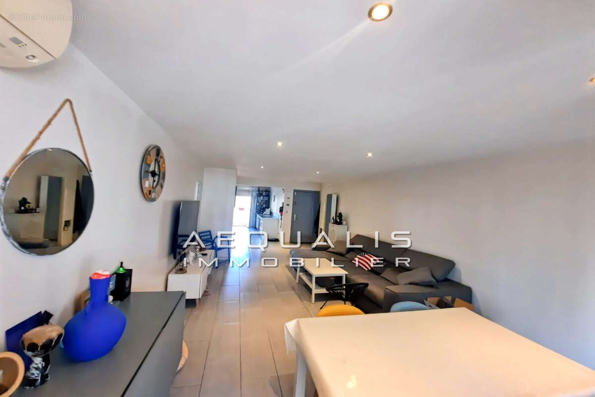 Appartement à SAINT-LAURENT-DU-VAR