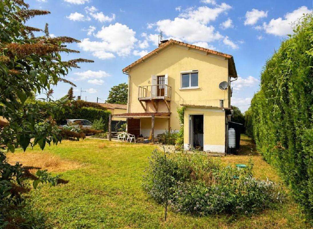 Maison 126 m² à Aigre  - photo 2