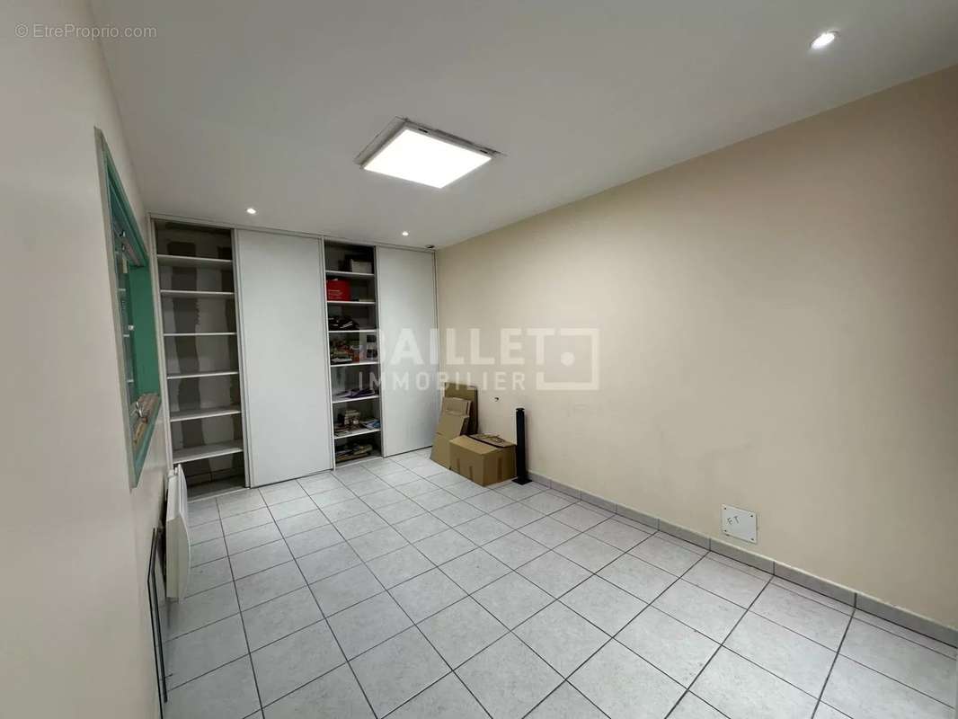 Commerce à TOURRETTES