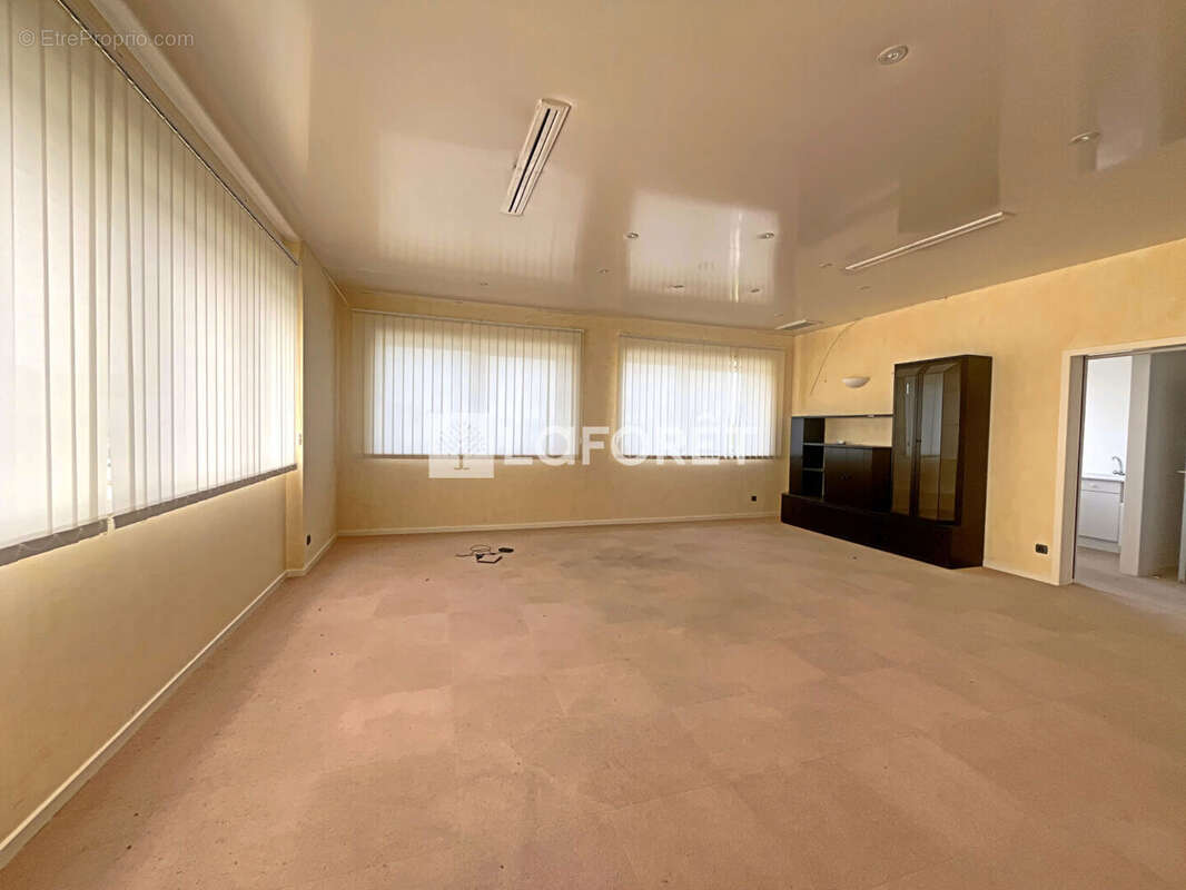 Commerce à IZERNORE