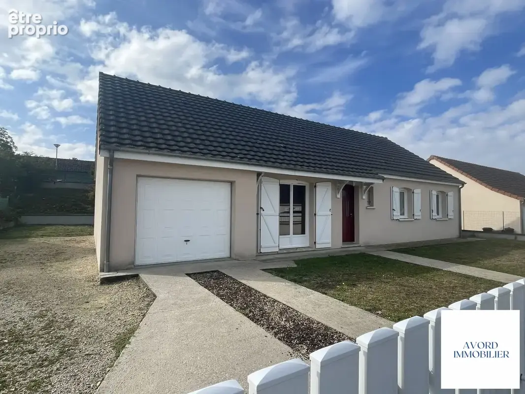 Maison à AVORD