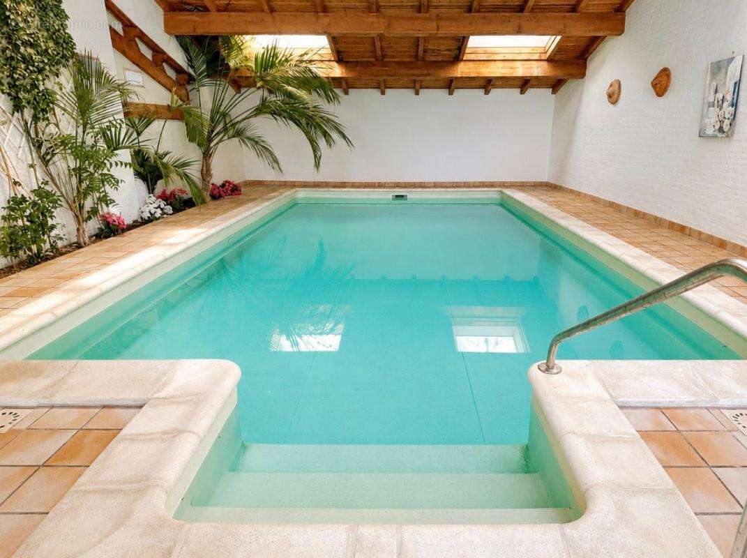 Propriété d’exception avec piscine intérieure et logement indépendant à deux pas de la plage de la Rémigeasse - photo 14