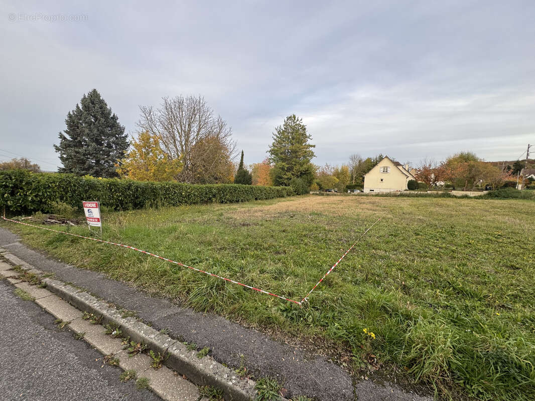 Terrain à SAINT-VAAST-DE-LONGMONT