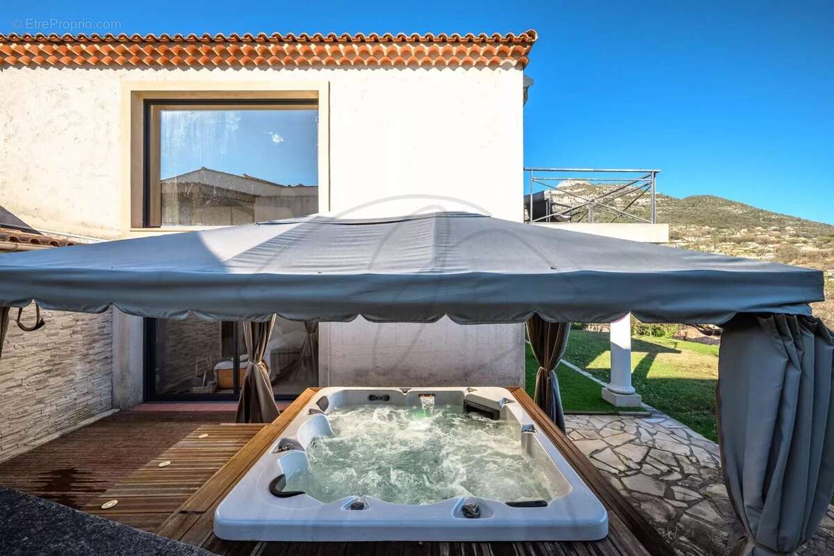 Maison à LA GAUDE
