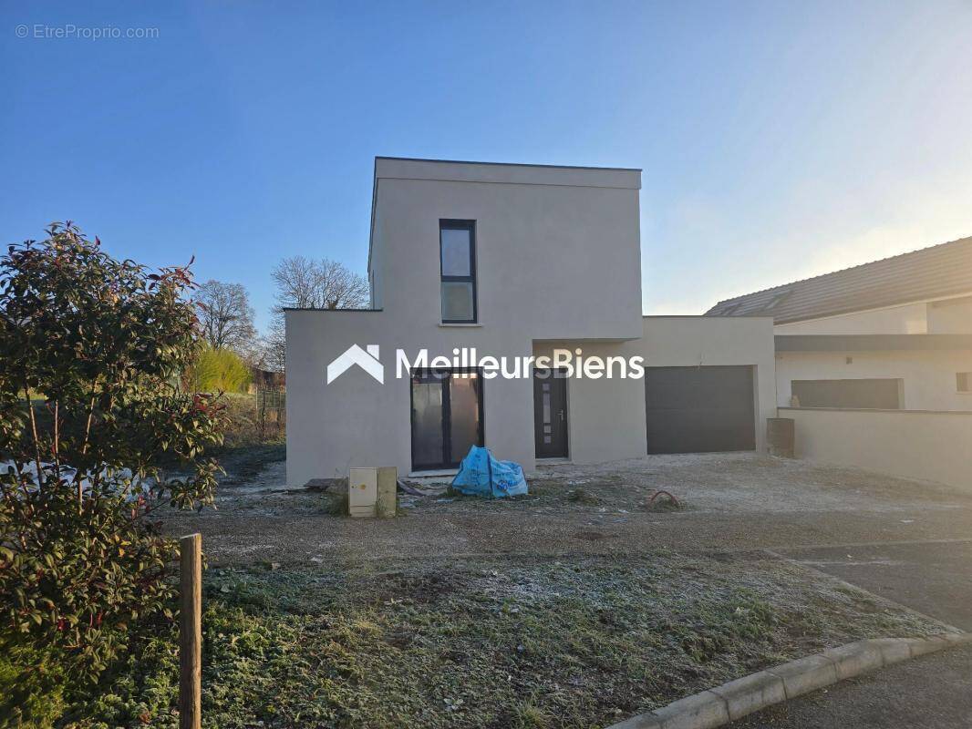 Maison à IS-SUR-TILLE