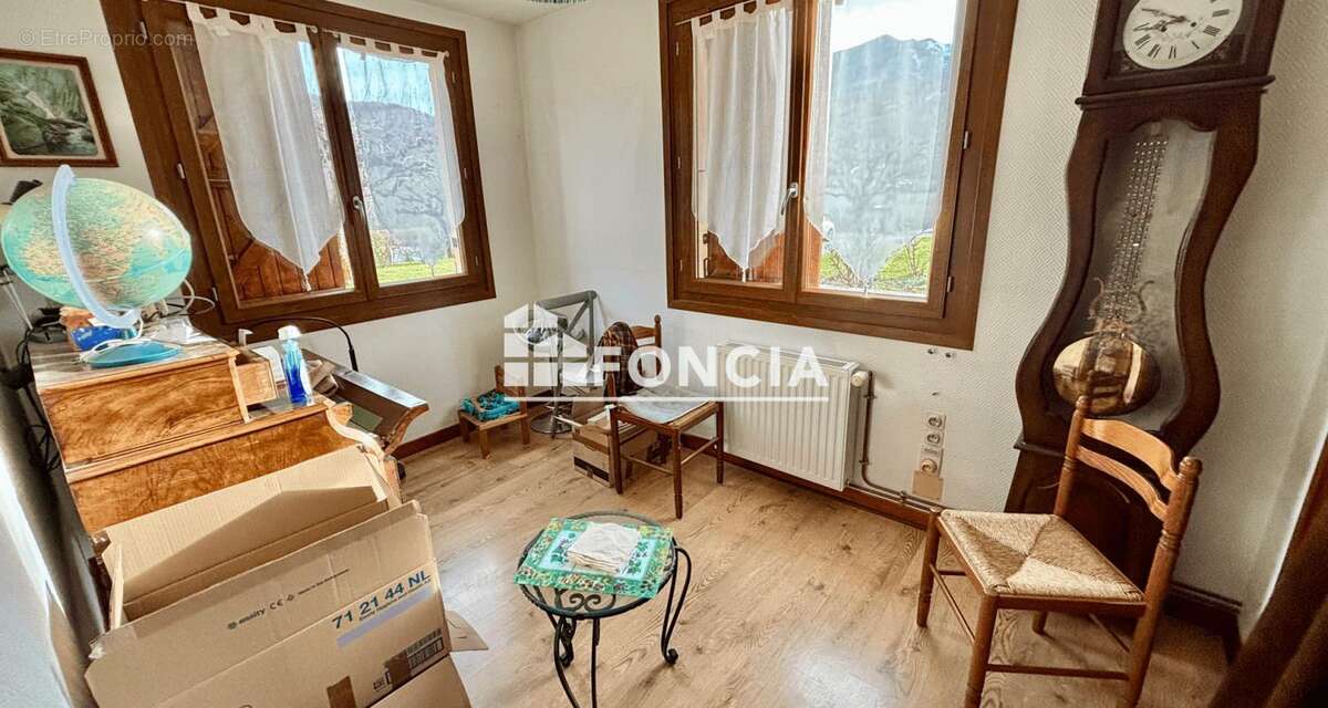 MONTAGNOLE Maison esprit savoyarde sur 1 400 m2 de terrain arboré, bien exposée et vue dominante - photo 4