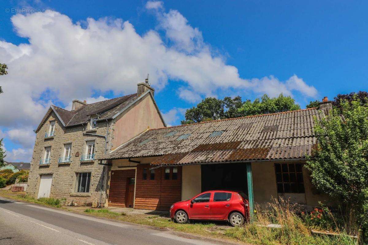 Maison à HUELGOAT