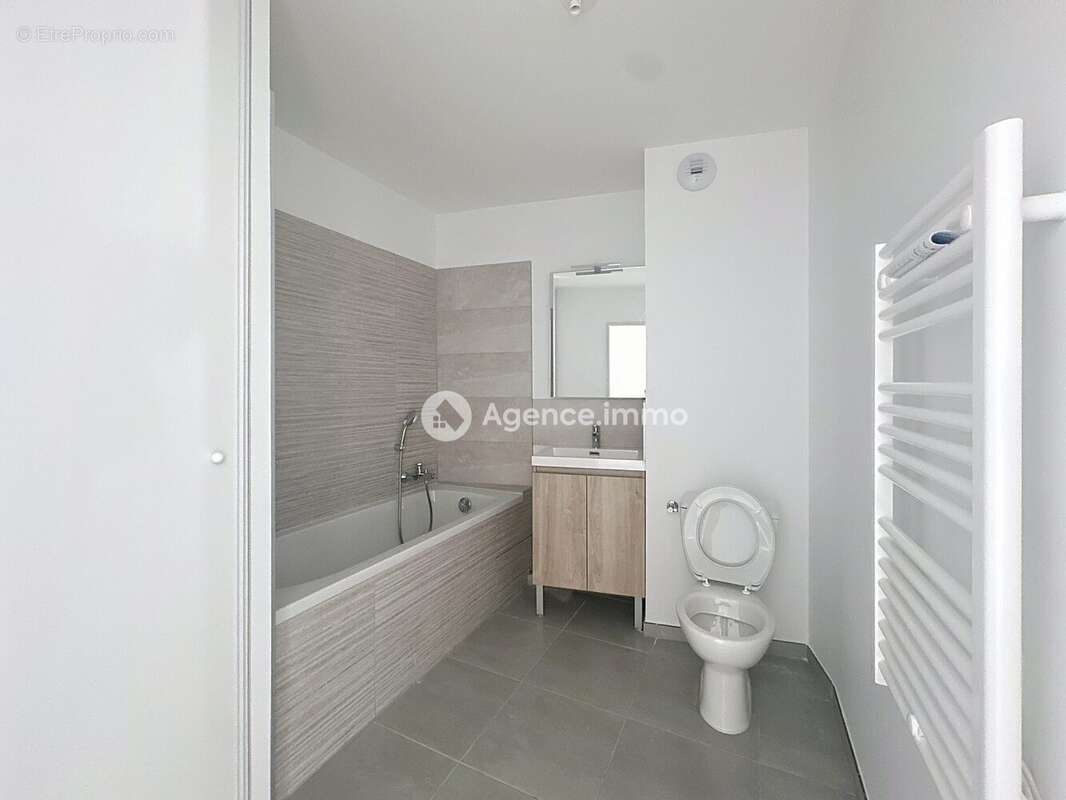 Appartement à FLASSANS-SUR-ISSOLE