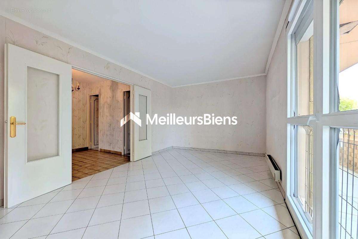 F2 53 m² parking et cave - photo 2