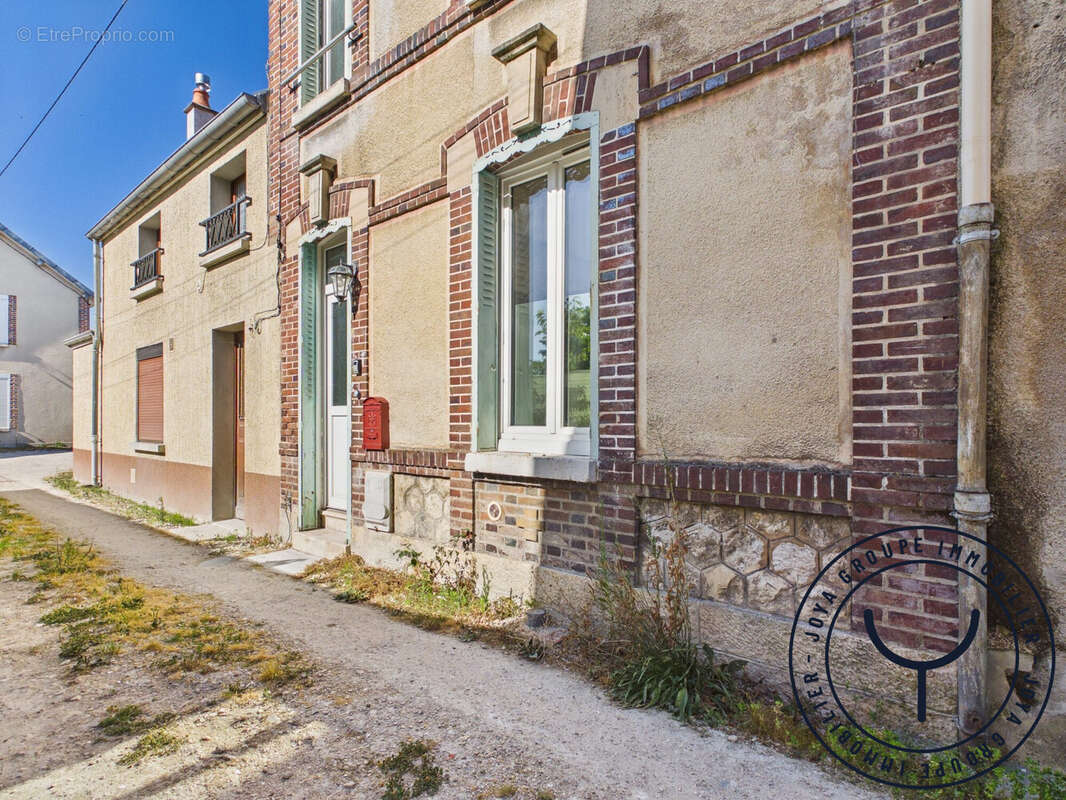 Maison 64 m² à Romilly-Sur-Seine  - photo 1