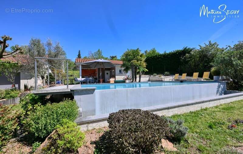 Propriété exceptionnelle à VALEILLE (42) avec parc agréamenté d'une piscine à débordement - photo 27