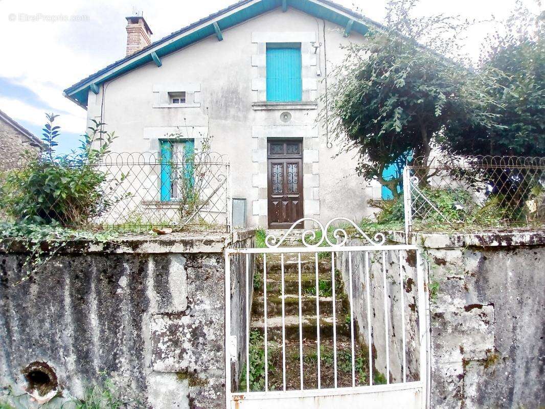 Maison à PIEGUT-PLUVIERS