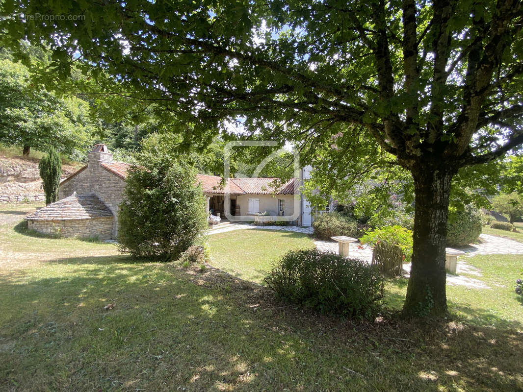 Maison à LATRONQUIERE