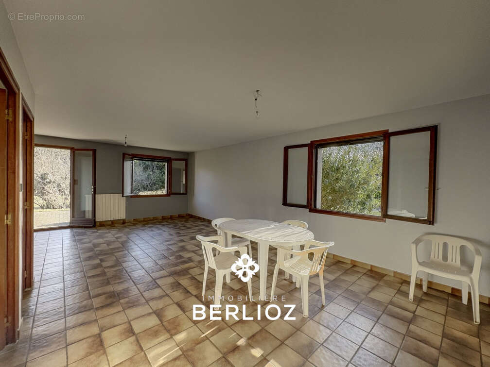 Maison à MEYLAN