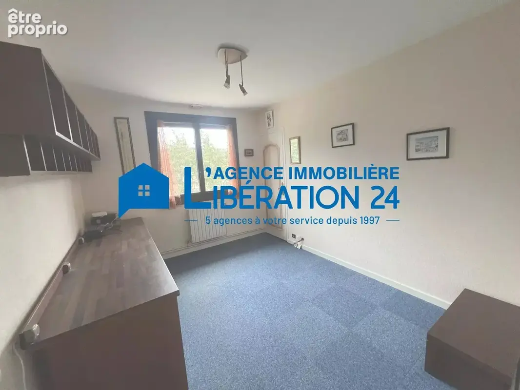 Maison familiale de 193 m² à Saint-Genest-Lerpt - photo 17